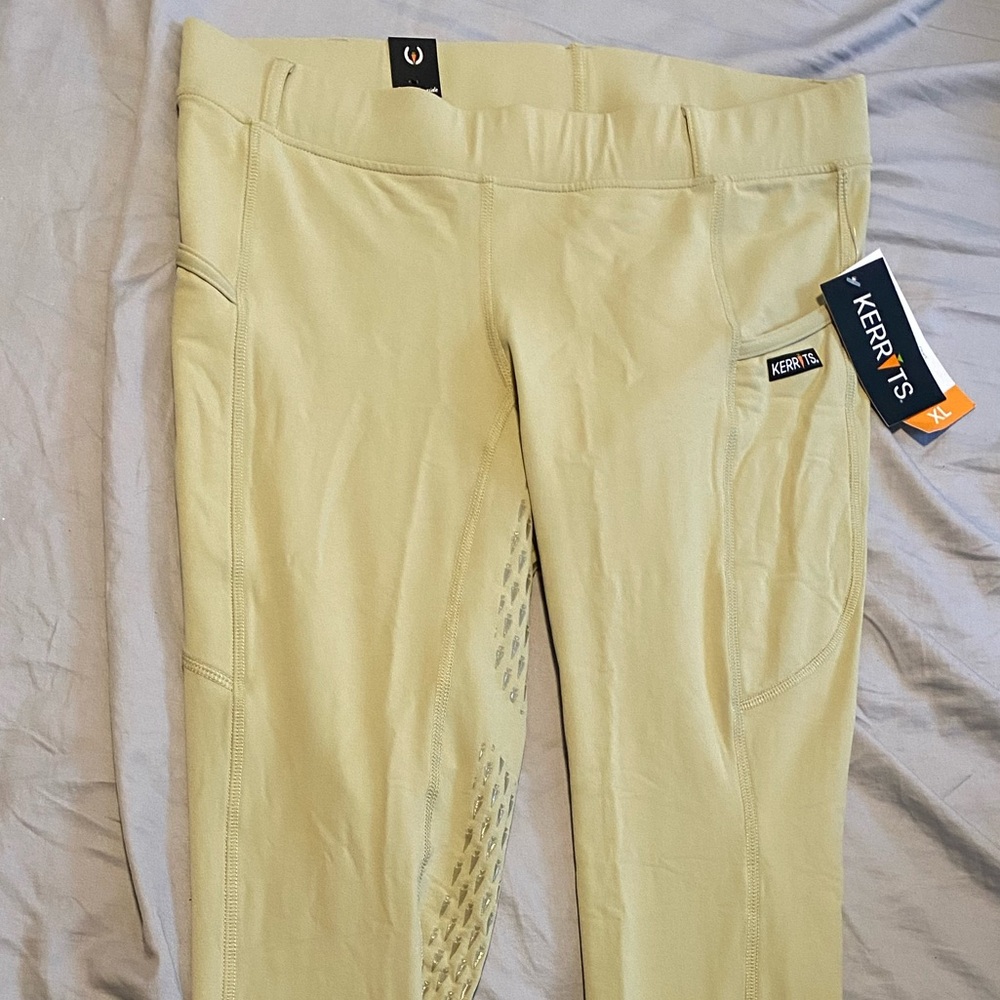 Kerrits ladies ice fill full seat, riding tight
Size extra large